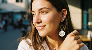 "פנינת החן: איך להסיר כתמים מהתכשיטים עם פריט מפתיע מהמטבח שלך"