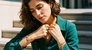 הטרנד החורפי שמקפיץ כל סריג: תכשיטי הסטייטמנט לעונה